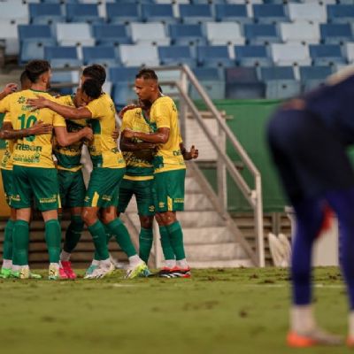 Cuiab marca quatro gols e garante vaga na semi-final da Copa Verde