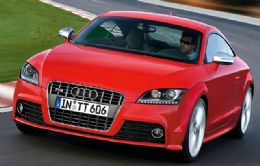 Novo Audi TT  acionado atravs de controle remoto a 32 km de distncia