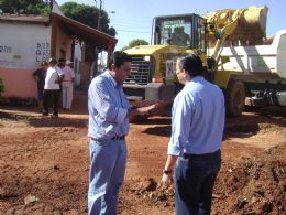 Prefeito de Cuiab, Chico Galindo, e o secretrio de Infraestrutura, Euclides dos Santos, visitam obras nos bairros