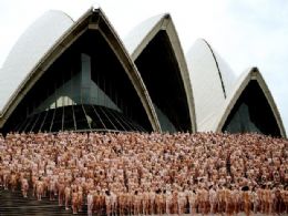 Mais de 5 mil pessoas posam nuas diante da pera de Sydney