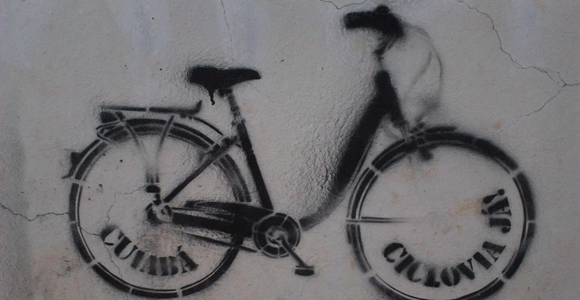 Ciclistas colhem assinaturas para lei que cria ciclovias 'do VLT'(veja fotos)