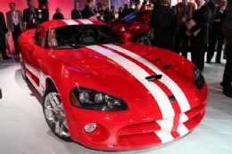 Chrysler vai continuar a fabricar o superesportivo Dodge Viper