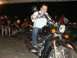 o governador Silval experimentou um das motos exticas do Motorcycle