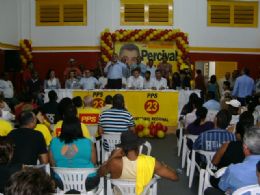 Muniz inaugura comit com discurso de candidato com Taques e Mendes