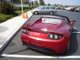 Investidores dos Emirados rabes adquirem participao na Tesla Motors