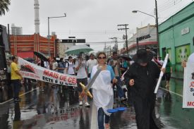 Dezenas de pessoas participam do 'Dia do Basta' em Cuiab (Veja fotos)
