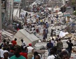 Armazm de alimentos da ONU  saqueado na capital do Haiti