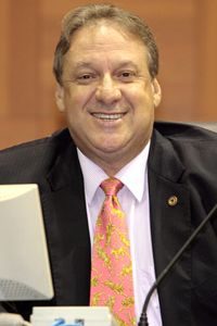 Silval confirma Romoaldo como lder do governo na Assembleia