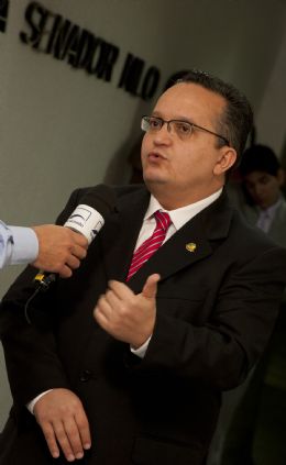 Pedro Taques critica 'rixa' entre PT e PSDB e diz que 'so quase infantis'