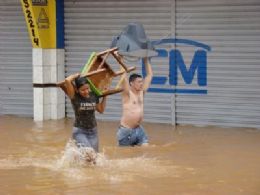 Chuvas afetam mais de 26 mil pessoas no PR; 1.800 ficam fora de casa