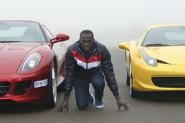 Homem mais rpido do mundo testa Ferraris na pista