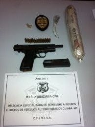 Polcia encontra dinamite e pistola com menor de idade
