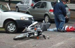 Motociclista morre ao ser atingido por carro em rodovia
