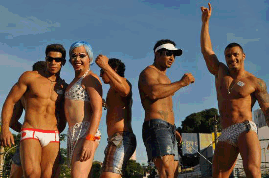 Parada do Orgulho Gay toma ruas de Cuiab; (Galeria de fotos completa)