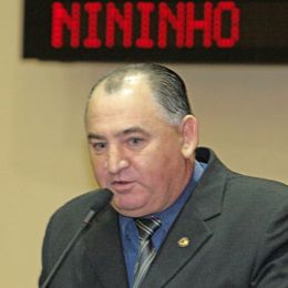 Moo de Congratulao  forma do deputado Nininho homenagear Dia do Garom, celebrado em 11 de agosto
