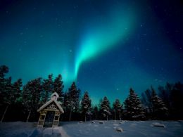 Aurora boreal faz cu da Noruega ficar colorido