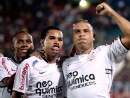 Ronaldo marca, encerra jejum e d vitria ao Corinthians sobre o Cerro Porteo-PAR