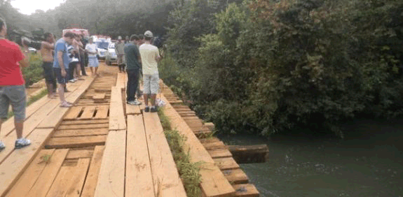 Homem morre e 3 crianas esto desaparecidas em rio   (Veja Fotos)