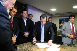 Silval Barbosa na assinatura do protocolo da implantao da indstria de colcho no presdio Pascoal Ramos