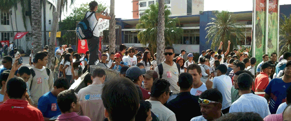 Manifestantes ocupam Cmara de Cuiab