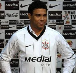 Ronaldo diz que fica no Corinthians em 2010 e fala em 