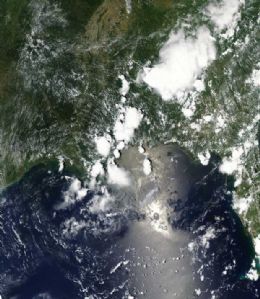 Mancha de leo do Golfo do Mxico segue rumo nordeste, indica satlite