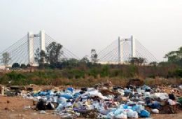 Ao ambiental de Srgio Ricardo retira 10 toneladas de lixo do rio Cuiab