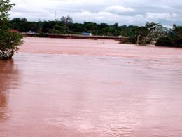 rios Garas e Araguaia sobem na divisa de MT e GO