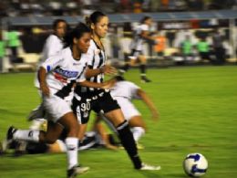 Marta faz 7 gols em goleada do time feminino do Santos contra o Mixto
