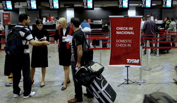 Problema no Check-in da TAM atrasa vos em vrios aeroportos