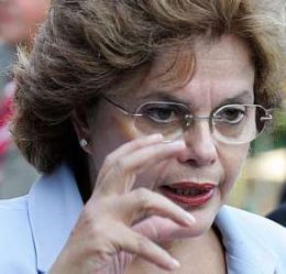 Planalto pretende tirar Dilma Roussef de cena e reforar a sua blindagem
