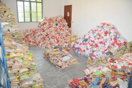 Sindicato entrega 12 mil quilos de alimentos a instituies