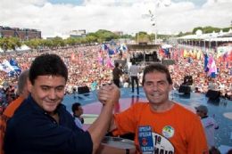 Eder Moraes discursa para multido no maior primeiro de maio do mundo