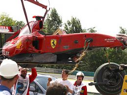 Felipe Massa sofre acidente em treino e  levado para centro mdico
