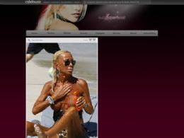 Donatella Versace exibe pele laranja e magreza excessiva em praia do Caribe