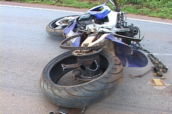 Estado da motocicleta levanta suspeita de altssima velocidade