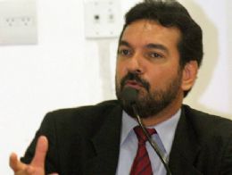 Silval substitui at 5 feira membros do PSD no governo, anuncia Daltro