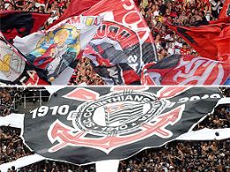 Flamengo e Corinthians travam outro duelo fora do campo.