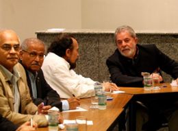 Lula defende mobilizao por reforma poltica, dizem sindicalistas