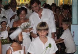 Bebel Gilberto se casa na Bahia