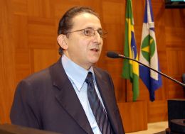 Governo Federal est atrasado, diz prefeito sobre Copa