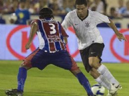 Corinthians retoma procura por novo atacante