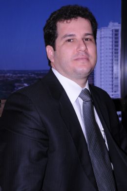 Advogado e professor Ronimrcio Naves