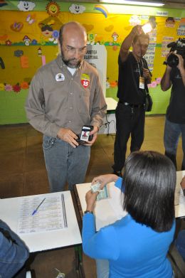 Abicalil vota e aposta em vitria de Silval e Dilma no 1 turno