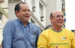 Rodrigo Figueiredo e Jos Riva durante comemorao na Praa 8 de Abril
