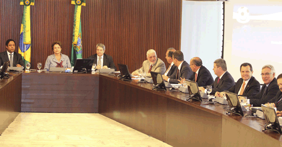 Dilma Roussef ameaa tirar cidades-sedes do PAC da Copa