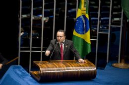 Brasil poder se tornar refgio de criminosos, diz Taques sobre Battisti