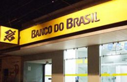 Quadrilha fortemente armada assalta Banco do Brasil e foge com refns
