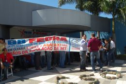 Funcionrios do Banco do Brasil fazem protesto contra extino