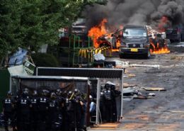 Polcia sul-coreana invade fbrica de veculos ocupada por grevistas